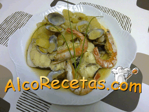 patatas-con-congrio-en-olla-gm.gif
